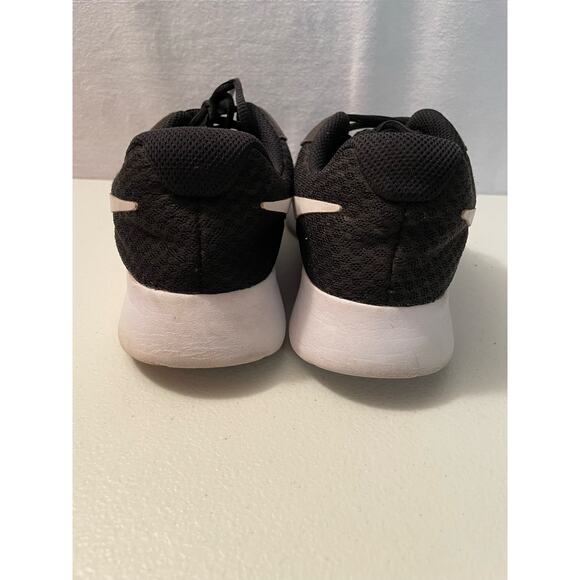 NIKE women’s size 7 running sneaker black white swoosh #812655-011 - Picture 5 of 9